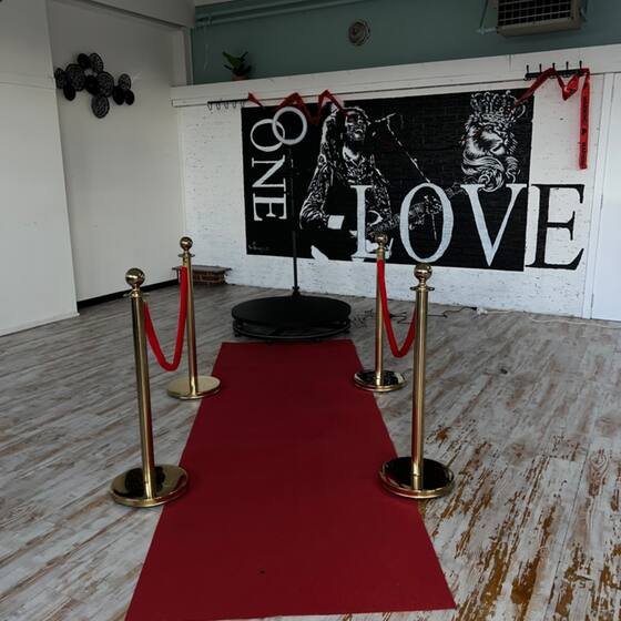 Rode loper voor de LOVE-achtergrond